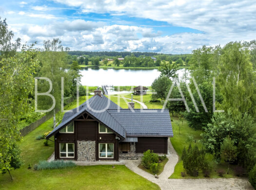 Namas Molėtų r. sav., Ažuožerių k., Pakrantės g.